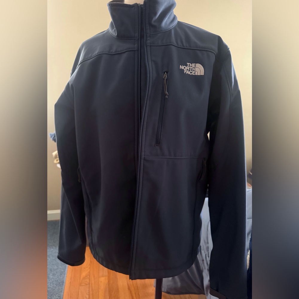 North Face mens medium shell jacket